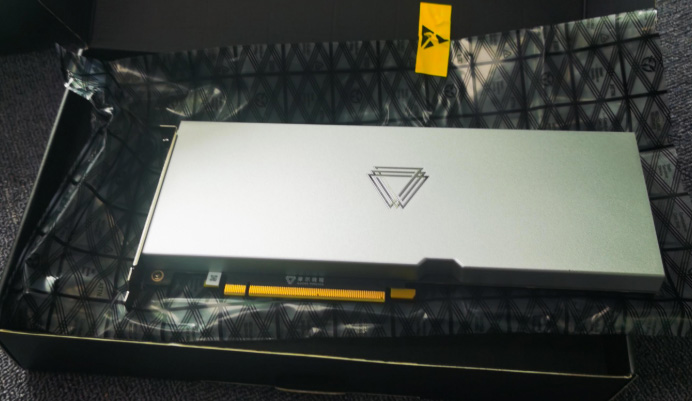 摩尔线程/S2000/32GB